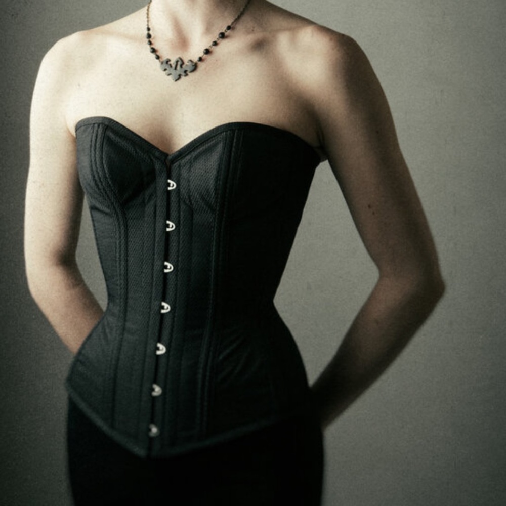 New Dark Garden Size 22 XS/S Black Satin Sweetheart Corset